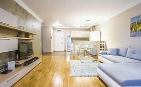 Incity Premium Garden Stay-Central Apartments &Private Terrace
